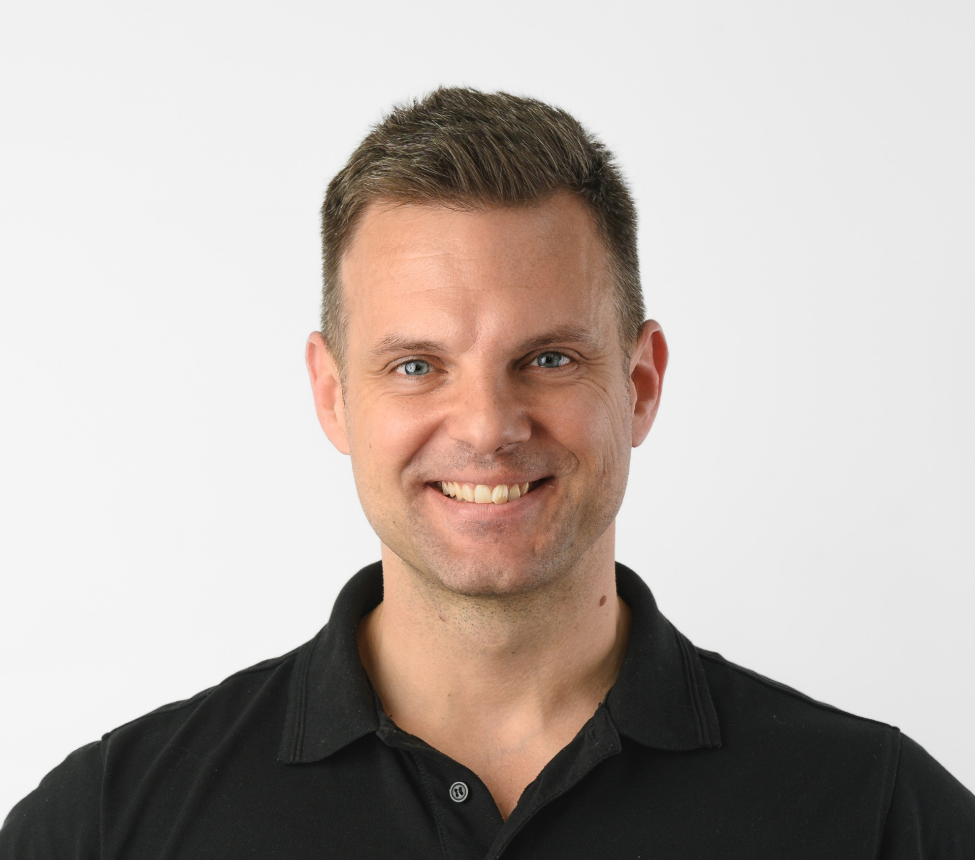 Lech Kaniuk - entrepreneur, author, and creator of the LTV-CAC Operating System with €150M+ raised